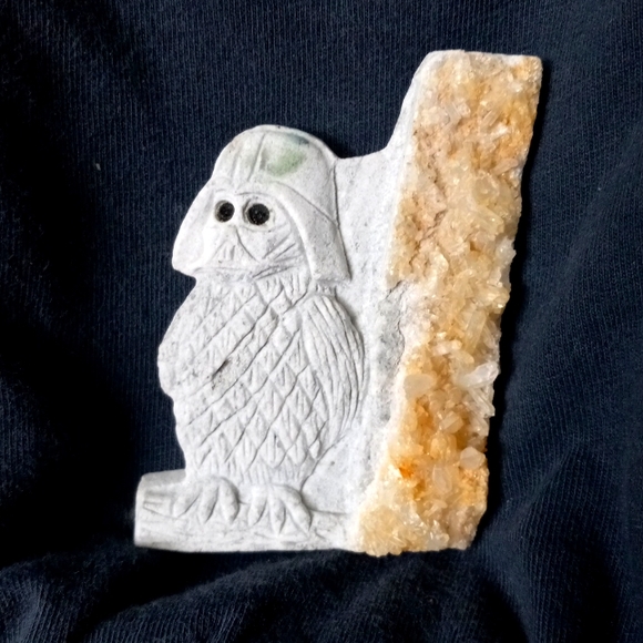 GEMSTONE HEALING STONE carved QUARTZ gemstone stormtrooper. - Picture 1 of 6